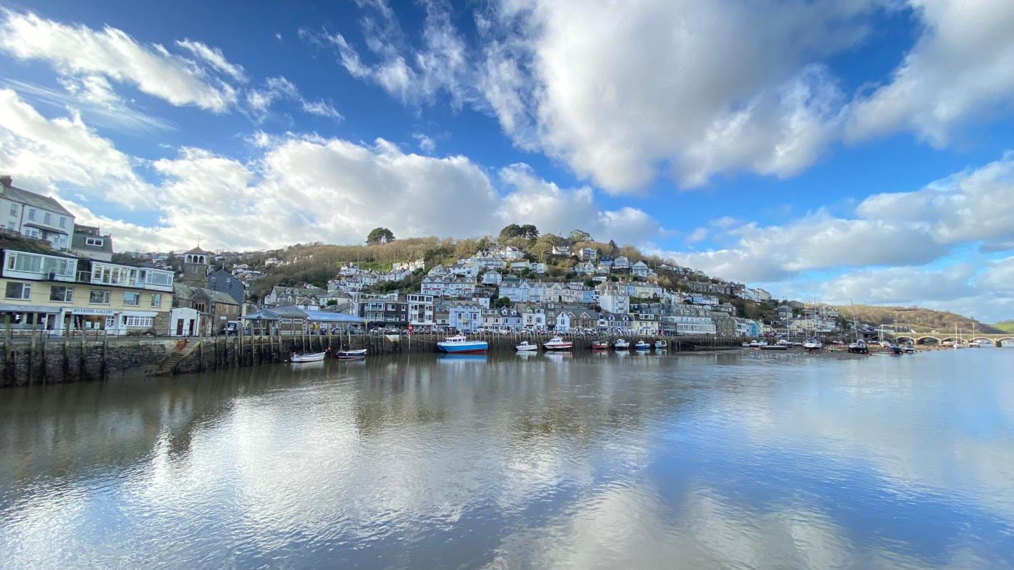 The Hillocks, - Two Bedroom House With Fabulous Views Of Town And Harbour *